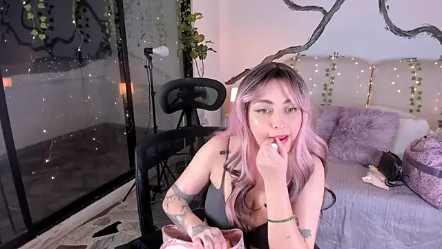 SarahCastro1  online show from November 15, 2025, 4:32 am