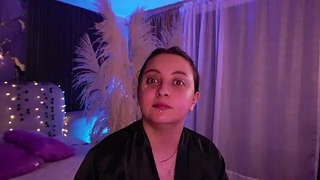 SarahCastro1  online show from April 15, 2026, 4:19 am