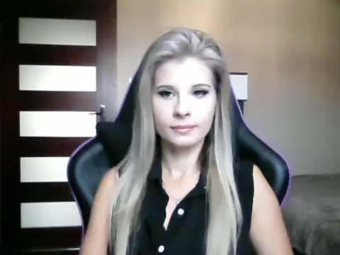 KristineGlow online show from September 17, 2025, 6:15 am