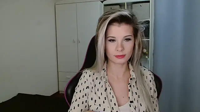 KristineGlow online show from January 8, 2026, 7:21 am