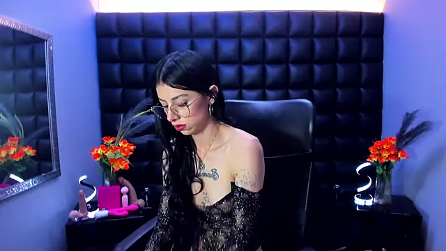 Snapshot of Dulce_Miaa_ chatting on June 19, 2026, 6:34 pm Dulce Miaa online show from June 19, 2026, 6:34 pm