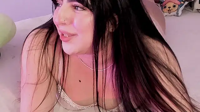 Camila Matinez  online show from October 28, 2025, 12:36 am