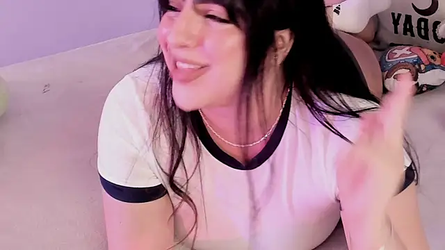 Camila Matinez  online show from November 8, 2025, 12:55 am