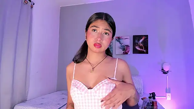 KimTayloor1 online show from December 3, 2025, 7:56 pm