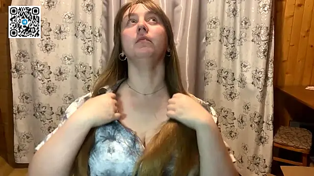 MaroonMoon  online show from September 25, 2025, 8:01 pm