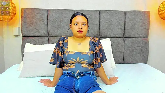 Snapshot of lucia_watson chatting on September 19, 2025, 12:06 pm lucia watson online show from September 19, 2025, 12:06 pm