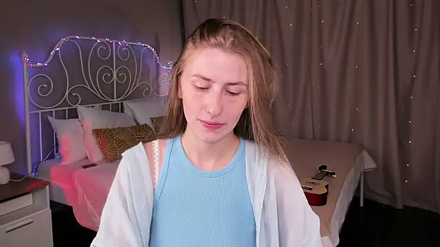 VesperaCeleste online show from September 18, 2025, 3:41 am