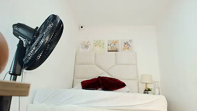 elizawiliamst online show from March 21, 2026, 11:59 am