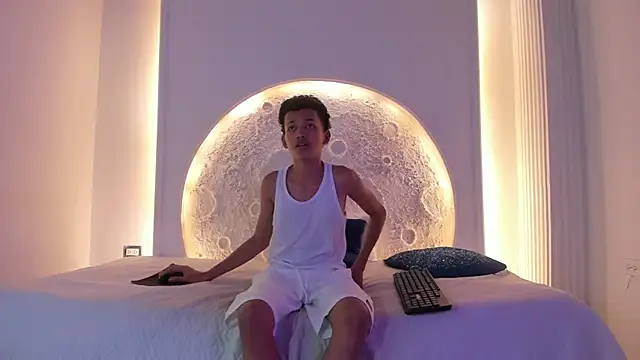  Noah19 online show from October 3, 2025, 7:44 pm