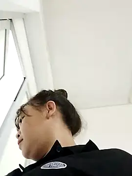 Lyly nuce online show from October 9, 2025, 11:14 pm