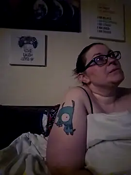 Yamiko42 online show from April 13, 2026, 1:27 pm