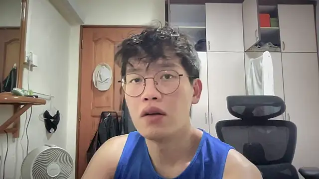 Passionatetwink2 online show from October 6, 2025, 9:29 am