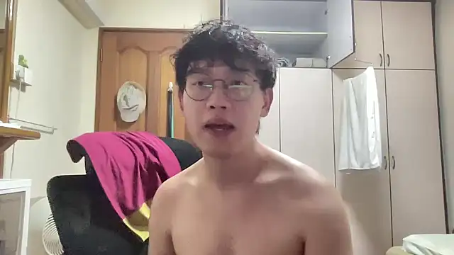 Passionatetwink2 online show from February 13, 2026, 4:03 pm