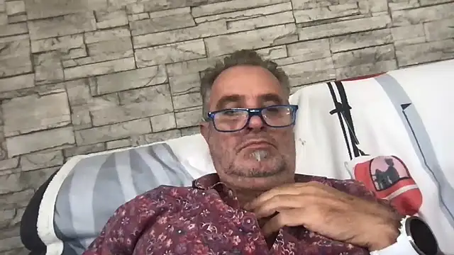 htreshot73 online show from October 9, 2025, 2:04 pm