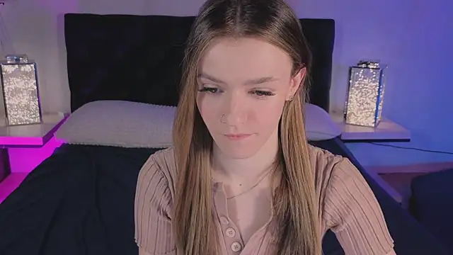 E l i z e  online show from March 24, 2026, 5:23 am