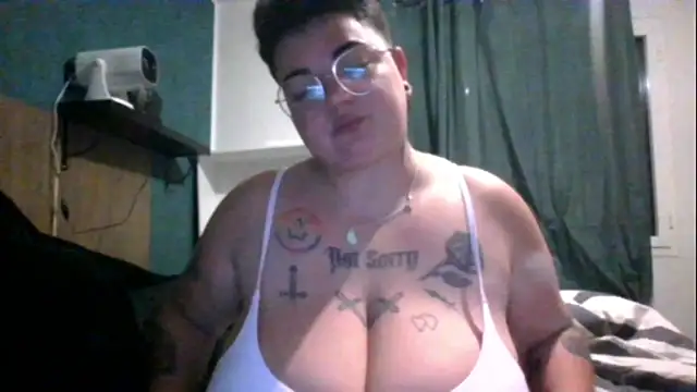 Snapshot of PirateXL chatting on May 6, 2026, 12:19 am PirateXL online show from May 6, 2026, 12:19 am