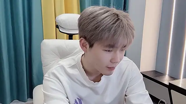 xiaoyang5200 online show from February 8, 2026, 5:49 pm