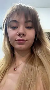 LunaMillie online show from December 17, 2025, 6:08 am