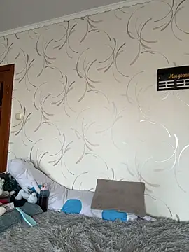 LunaMillie online show from March 13, 2026, 10:33 am