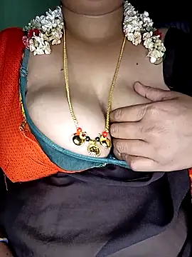 Snapshot of Geetha227 chatting on November 13, 2025, 3:55 pm Geetha227 online show from November 13, 2025, 3:55 pm