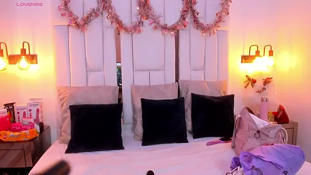 miyu lu online show from December 17, 2025, 5:08 pm