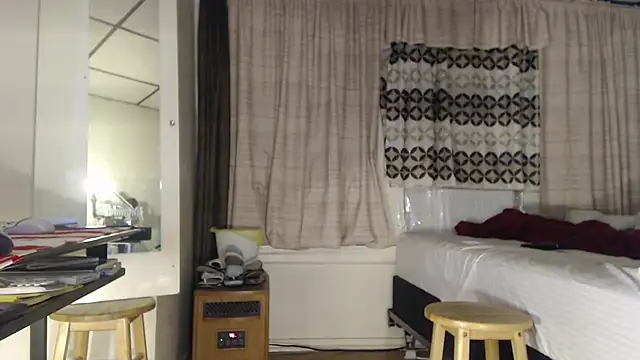 ANALTRAINING4U2 online show from November 21, 2025, 4:44 am