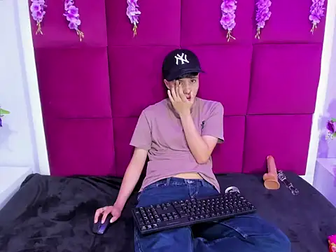 Snapshot of Bruno_Cruzz chatting on September 21, 2025, 3:41 am Bruno Cruzz online show from September 21, 2025, 3:41 am