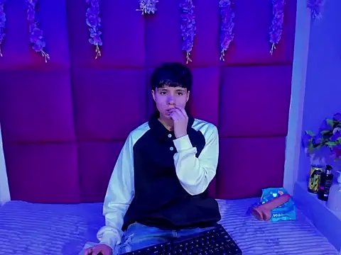 Snapshot of Bruno_Cruzz chatting on October 5, 2025, 2:21 am Bruno Cruzz online show from October 5, 2025, 2:21 am