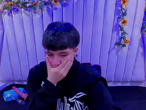 Snapshot of Bruno_Cruzz chatting on October 17, 2025, 2:04 am Bruno Cruzz online show from October 17, 2025, 2:04 am