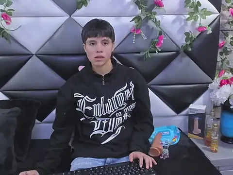 Snapshot of Bruno_Cruzz chatting on October 25, 2025, 2:41 am Bruno Cruzz online show from October 25, 2025, 2:41 am