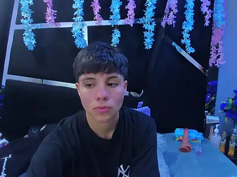 Snapshot of Bruno_Cruzz chatting on November 4, 2025, 3:05 am Bruno Cruzz online show from November 4, 2025, 3:05 am