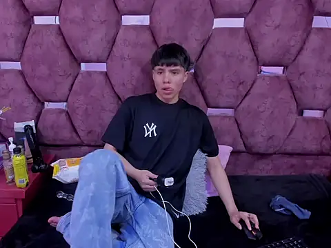 Snapshot of Bruno_Cruzz chatting on November 14, 2025, 2:54 am Bruno Cruzz online show from November 14, 2025, 2:54 am