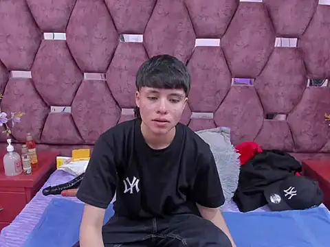 Snapshot of Bruno_Cruzz chatting on December 5, 2025, 2:42 am Bruno Cruzz online show from December 5, 2025, 2:42 am