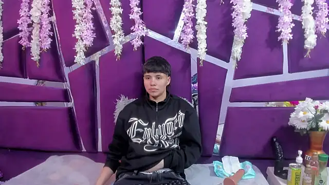 Snapshot of Bruno_Cruzz chatting on December 16, 2025, 2:38 am Bruno Cruzz online show from December 16, 2025, 2:38 am