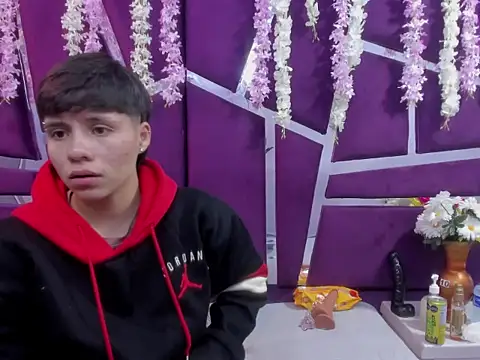 Snapshot of Bruno_Cruzz chatting on December 18, 2025, 2:06 am Bruno Cruzz online show from December 18, 2025, 2:06 am