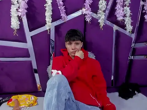 Snapshot of Bruno_Cruzz chatting on December 20, 2025, 2:29 am Bruno Cruzz online show from December 20, 2025, 2:29 am