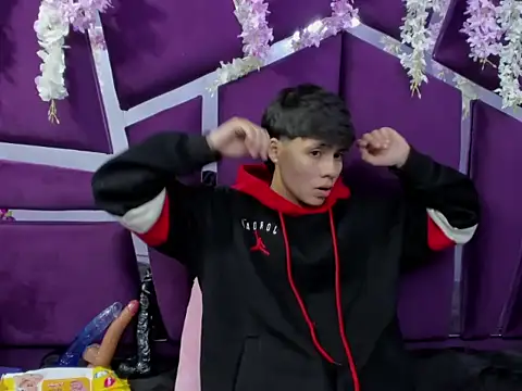 Snapshot of Bruno_Cruzz chatting on February 1, 2026, 2:10 am Bruno Cruzz online show from February 1, 2026, 2:10 am