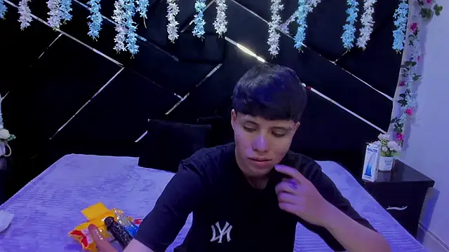 Snapshot of Bruno_Cruzz chatting on February 11, 2026, 2:49 am Bruno Cruzz online show from February 11, 2026, 2:49 am