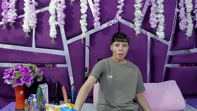 Snapshot of Bruno_Cruzz chatting on February 19, 2026, 2:40 am Bruno Cruzz online show from February 19, 2026, 2:40 am