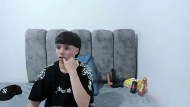 Snapshot of Bruno_Cruzz chatting on March 25, 2026, 3:23 am Bruno Cruzz online show from March 25, 2026, 3:23 am