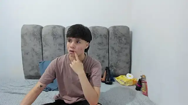 Snapshot of Bruno_Cruzz chatting on March 29, 2026, 2:44 am Bruno Cruzz online show from March 29, 2026, 2:44 am