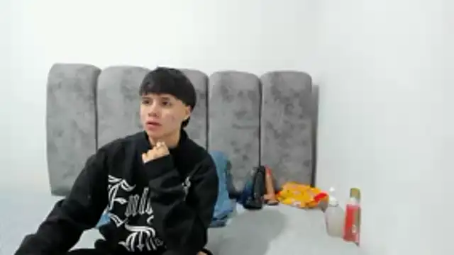 Snapshot of Bruno_Cruzz chatting on April 17, 2026, 2:25 am Bruno Cruzz online show from April 17, 2026, 2:25 am