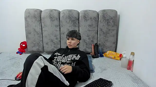 Snapshot of Bruno_Cruzz chatting on April 23, 2026, 2:13 am Bruno Cruzz online show from April 23, 2026, 2:13 am