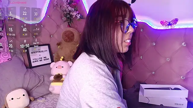 sophiievv online show from October 11, 2025, 7:23 pm