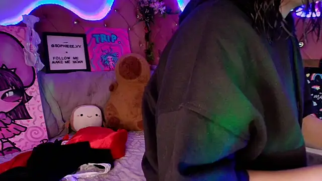 sophiievv online show from November 21, 2025, 7:12 pm