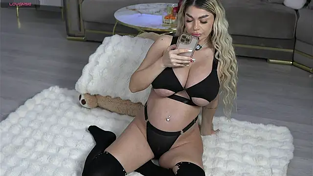 Snapshot of Ellyxxxelly chatting on October 13, 2025, 4:51 pm Ellyxxxelly online show from October 13, 2025, 4:51 pm