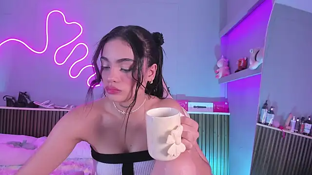 Snapshot of SammyRose_ chatting on May 4, 2026, 9:44 pm SammyRose online show from May 4, 2026, 9:44 pm