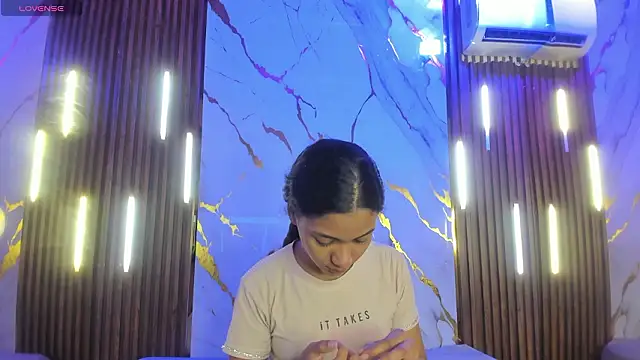 VictoriaDuart online show from March 10, 2026, 2:44 pm