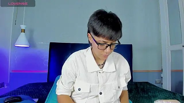 Tsuki Maru online show from November 6, 2025, 8:32 pm