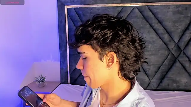 JoeCollins  online show from October 21, 2025, 9:04 pm